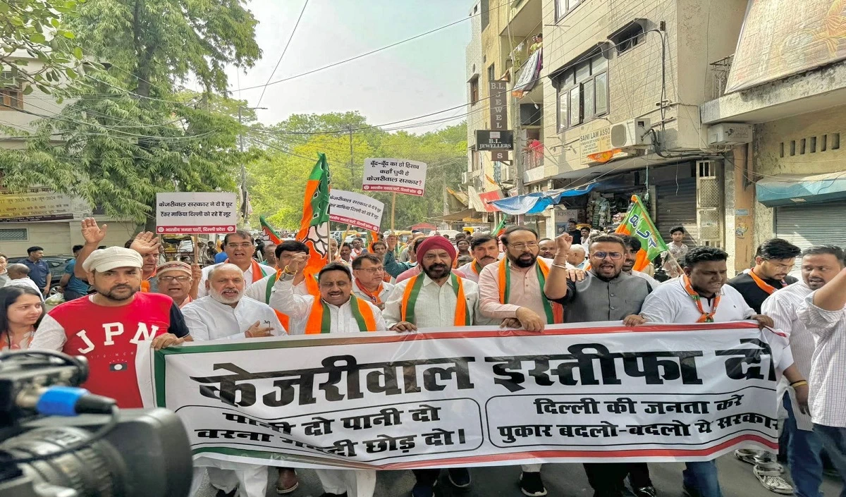 वीरेंद्र सचदेवा के नेतृत्व में दिल्ली के सभी मंडलों में भाजपा ने निकाली केजरीवाल सरकार पर धिक्कार पदयात्रा – बड़ी संख्या में आम नागरिक भी जुड़े