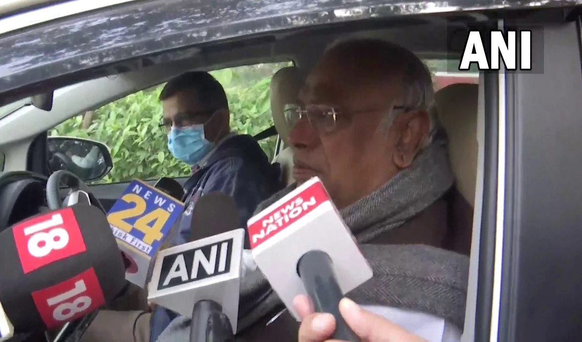 Jammu-Kashmir में आतंकी हमला को लेकर शुरू हुई राजनीति, खड़गे ने साधा मोदी सरकार पर निशाना, राहुल ने जताया दुख