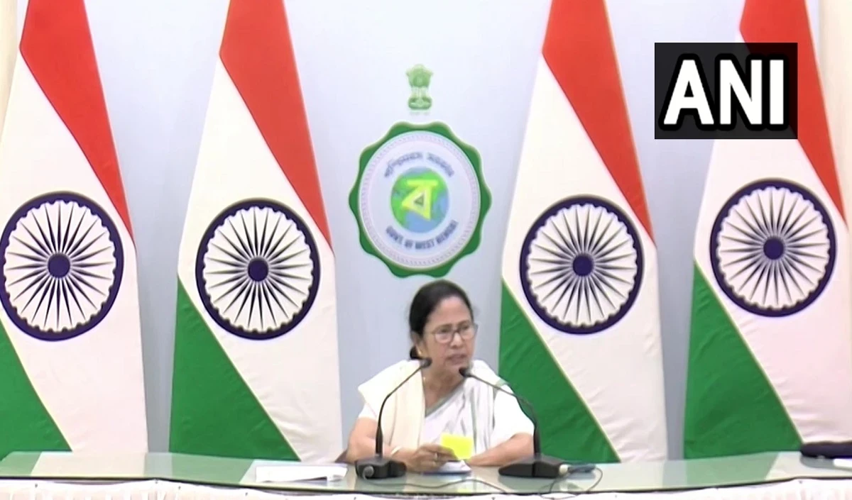 ‘रेलवे पूरी तरह लावारिस’, केंद्र की दिलचस्पी केवल केवल किराया बढ़ाने में है: Mamata