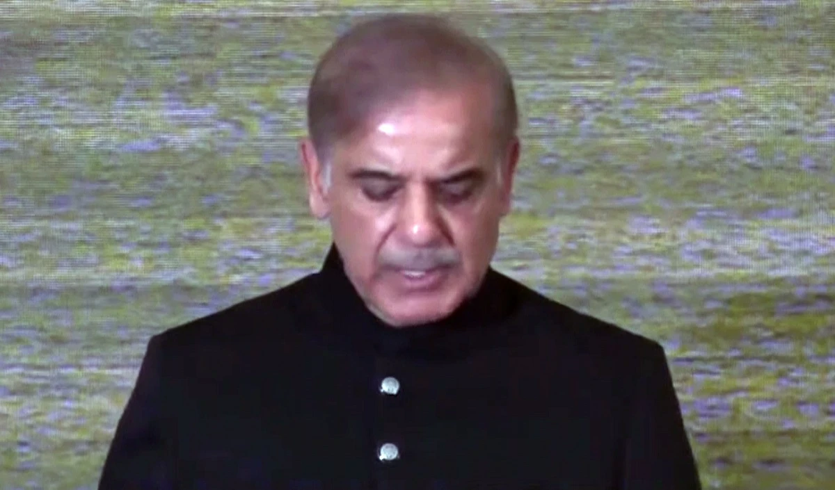 ‘आइए बैठकर बात करें’: पाकिस्तान के PM Shahbaz ने इमरान खान के साथ सुलह की पेशकश की