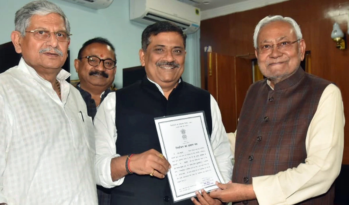 कांग्रेस के प्रखर आलोचक, भाजपा के रहे हैं करीबी, कौन हैं संजय झा जिन्हें नीतीश ने सौंपी JDU की कमान?