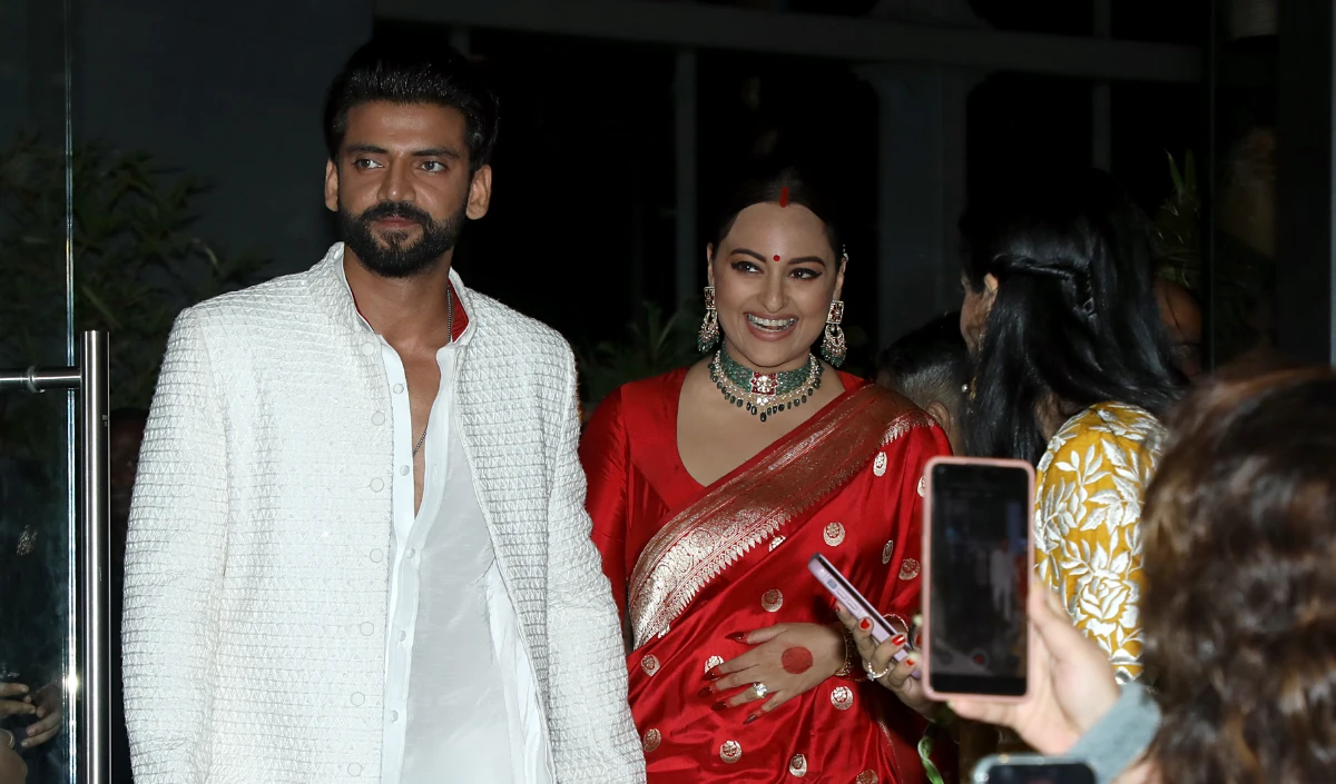 Sonakshi Sinha ने साड़ी के बाद अपनी शादी के रिसेप्शन में आरामदायक अनारकली पहनी, ड्रेस की कीमत उड़ाएगी होश?