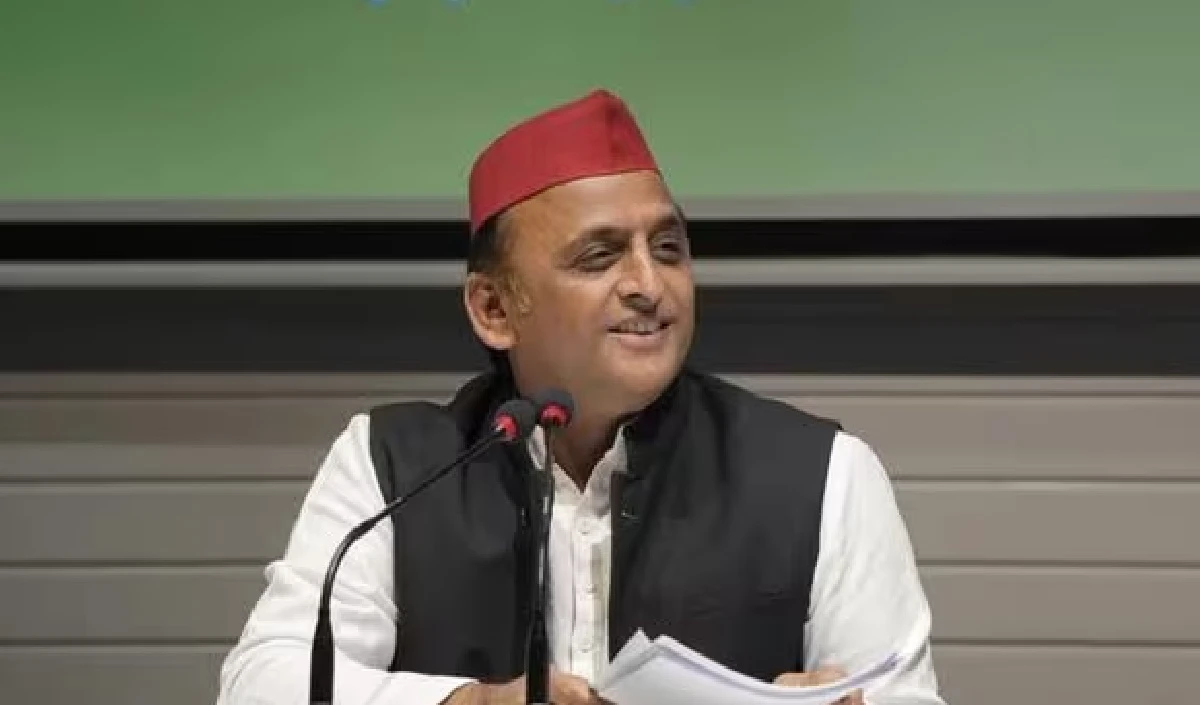 कुर्सी की लड़ाई की गर्मी में शासन-प्रशासन ठंडे बस्ते में चला गया, BJP की कलह पर अखिलेश यादव ने दी पहली प्रतिक्रिया