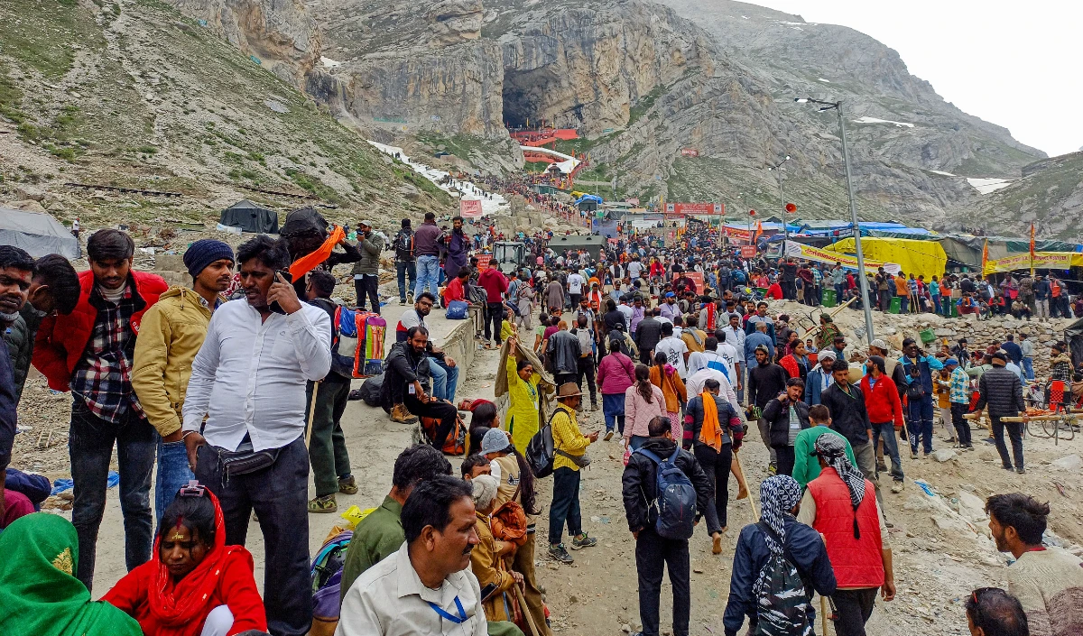 Amarnath Yatra: टूटे अब तक के सारे रिकॉर्ड, चार दिनों में 74,000 से अधिक श्रद्धालुओं ने किए बाबा बर्फानी के दर्शन