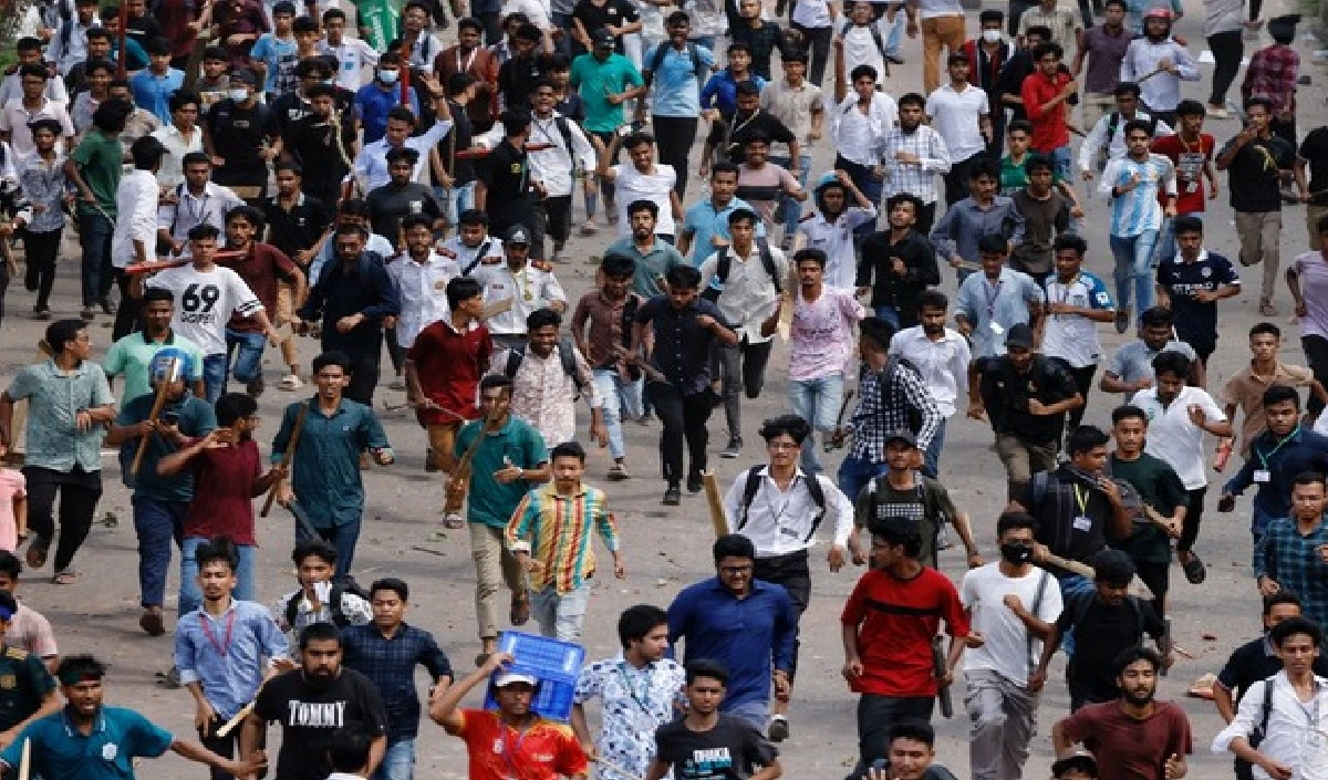 Bangladesh Student Protest में 105 लोगों की मौत, पूरे देश में लगाया गया कर्फ्यू