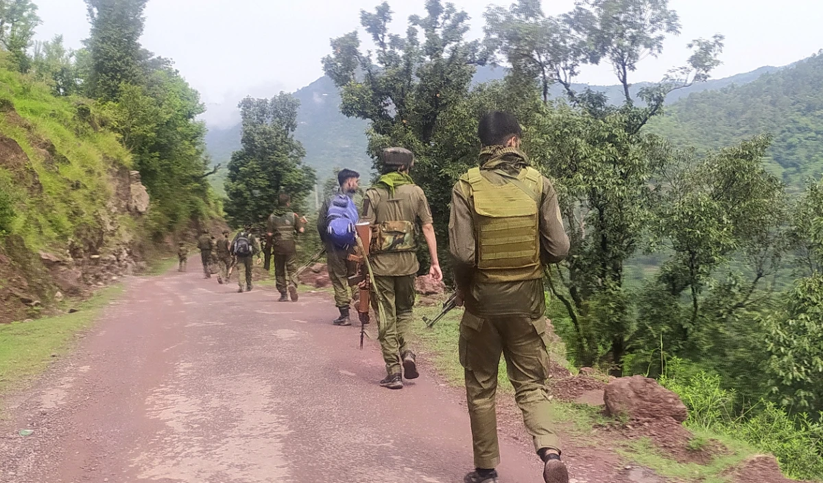 Chhattisgarh | महिला नक्सली ने कबीरधाम में किया आत्मसमर्पण, सिर पर था 3 राज्यों में 13 लाख रुपये का सामूहिक इनाम