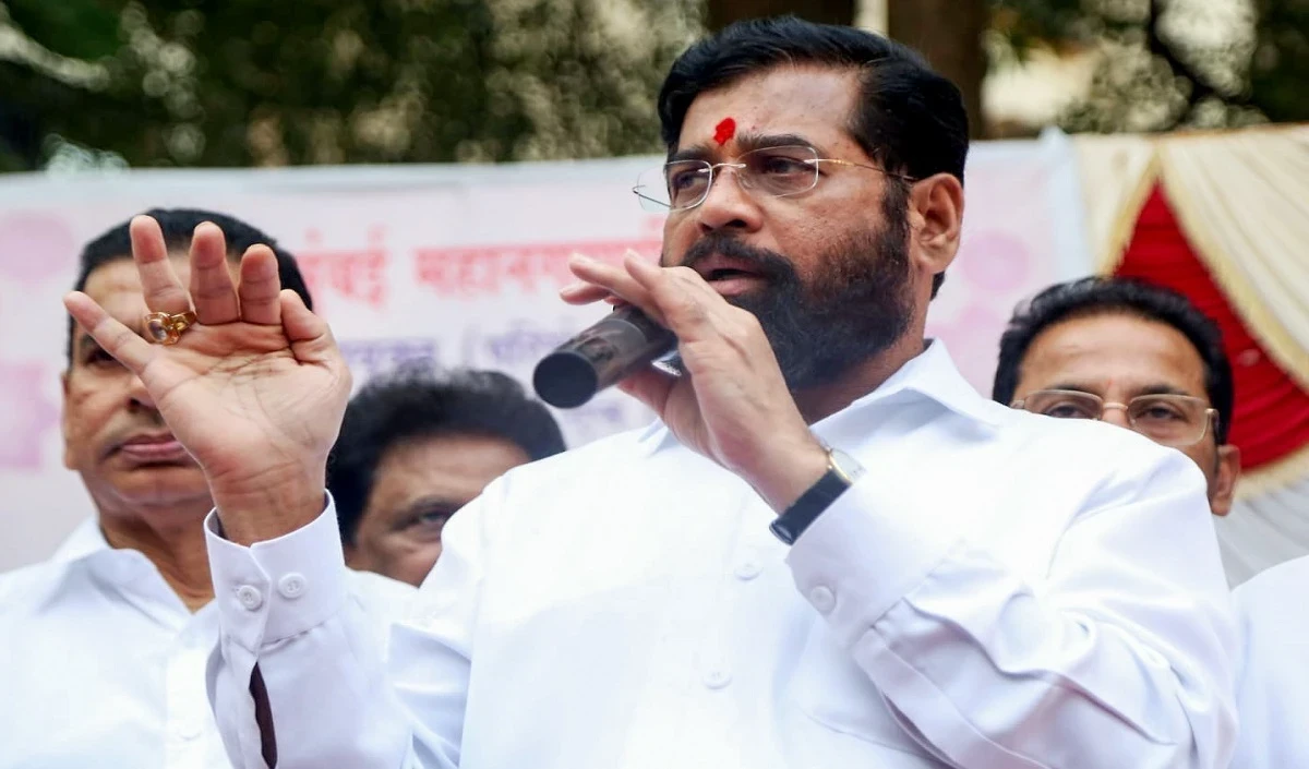Uddhav Thackeray पर पलटवार करते हुए मुख्यमंत्री शिंदे ने कहा, बजट में घोषित सभी योजनाएं स्थायी हैं