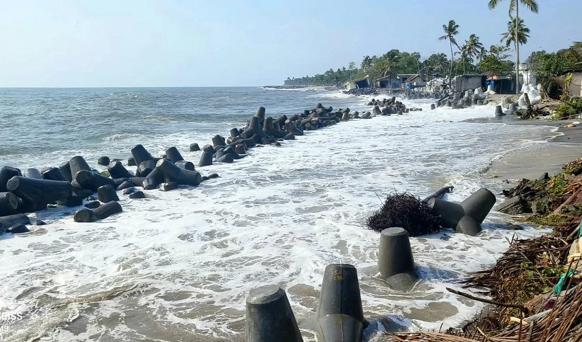 Kerala और Tamil Nadu के तटीय भागों में समुद्री लहरों की चेतावनी