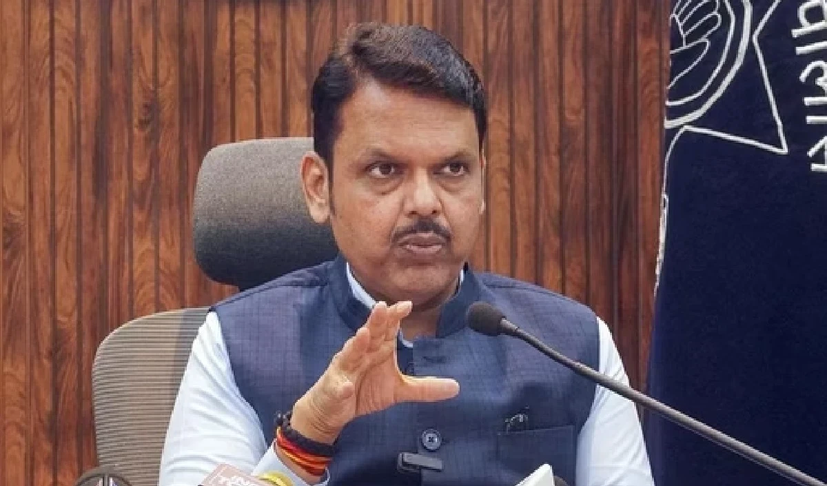 नागपुर में दीक्षाभूमि स्मारक पर भूमिगत पार्किंग निर्माण के खिलाफ प्रदर्शन के बाद काम रोका गया : Fadnavis