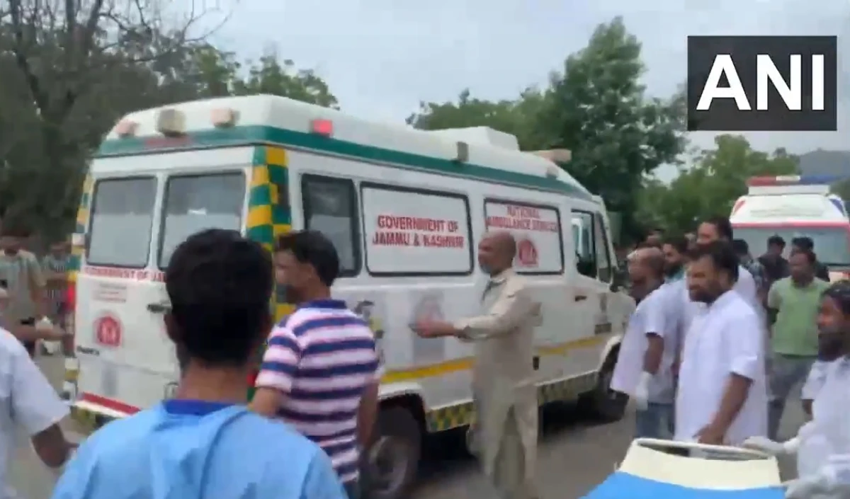 Jammu and Kashmir | अनंतनाग में कार के चट्टान से नीचे गिरने से एक ही परिवार के 5 बच्चों समेत 8 लोगों की मौत