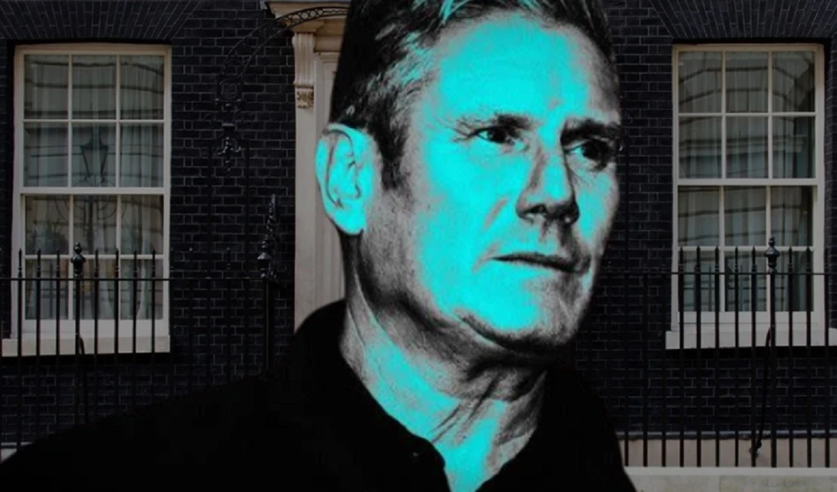 Who Is Keir Starmer: भारत में एक चायवाला तीसरी बार बना प्रधानमंत्री तो ब्रिटेन में अब एक मजदूर का बेटा बनेगा अगला PM