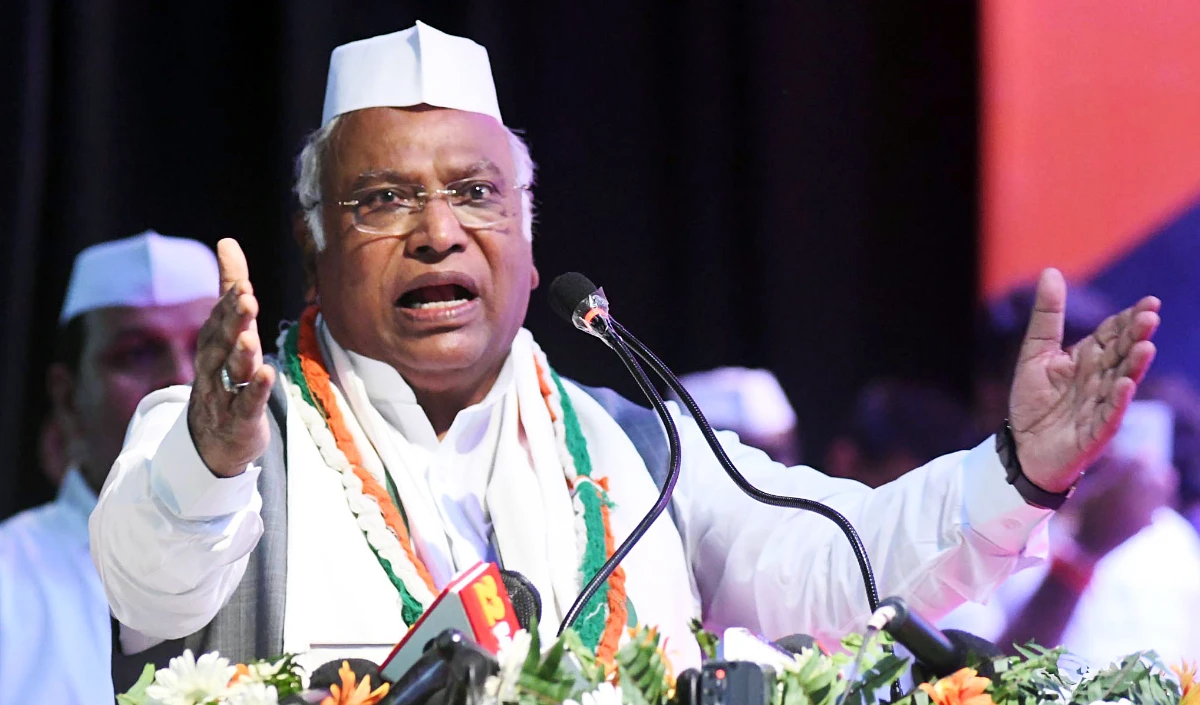 ‘पीएम को सिर्फ घमंड की परवाह’, Kharge का आरोप, मिशन इंद्रधनुष के तहत नहीं हो रहा बच्चों का टीकाकरण