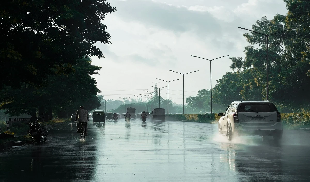 Himachal के कई स्थानों पर हल्की बारिश, 15 सड़कें बंद