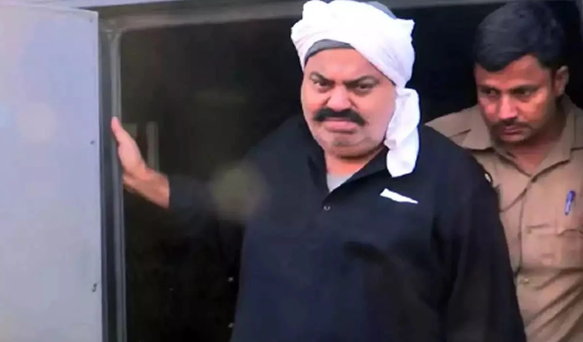 माफिया अतीक अहमद की 50 करोड़ की संपत्ति पर योगी सरकार का कब्जा, अपराध की कमाई से खरीदी थी जमीन