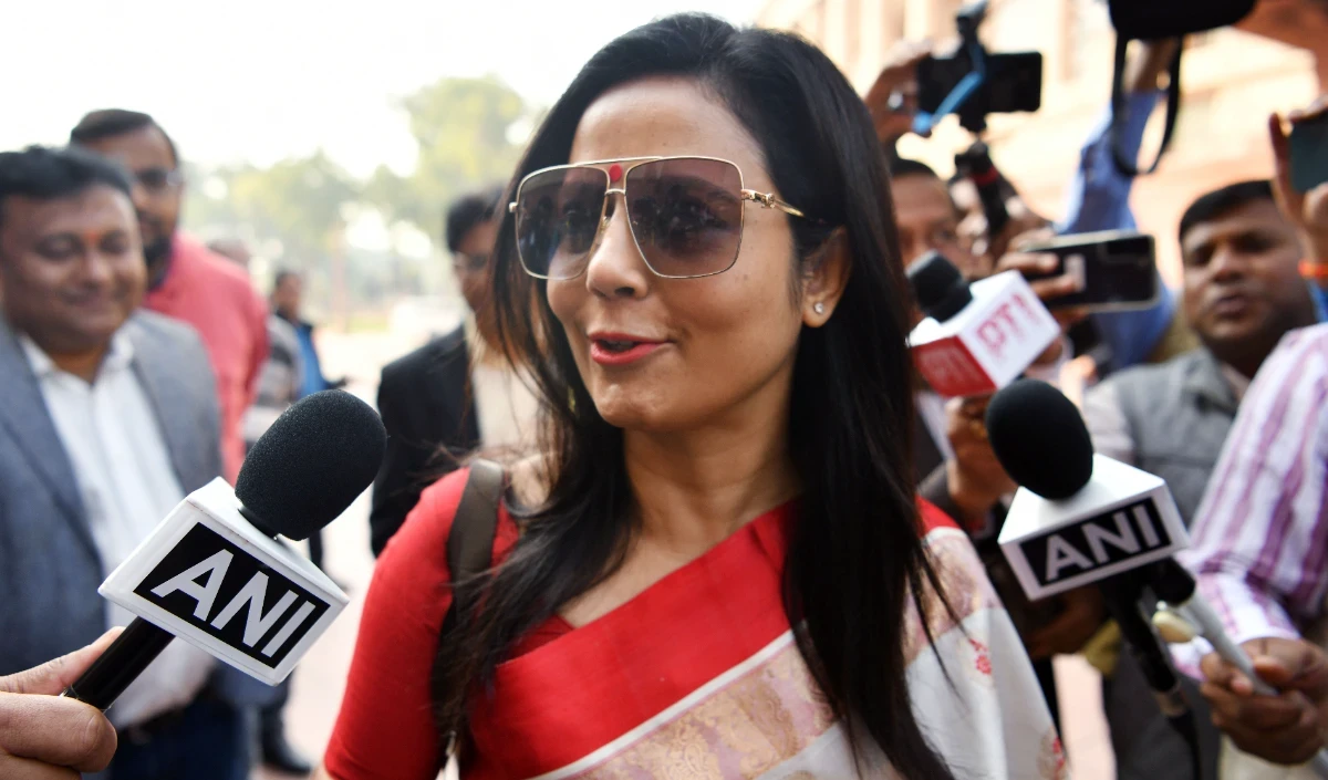 NCW Chairperson के बारे में ‘अपमानजनक’ टिप्पणी करने के मामले में Mahua Moitra के खिलाफ मामला दर्ज