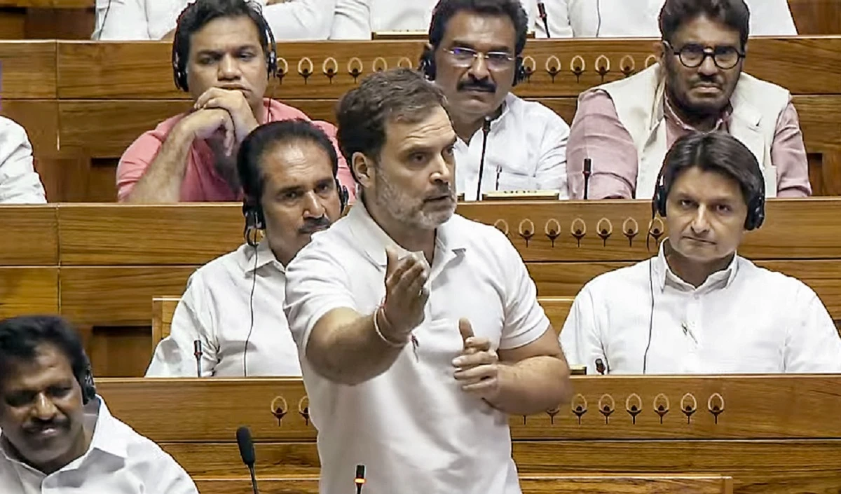 क्या है अभय मुद्रा जिसका राहुल गांधी ने संसद में किया जिक्र, अब मुस्लिम धर्मगुरु भी कांग्रेस नेता पर उठा रहे सवाल