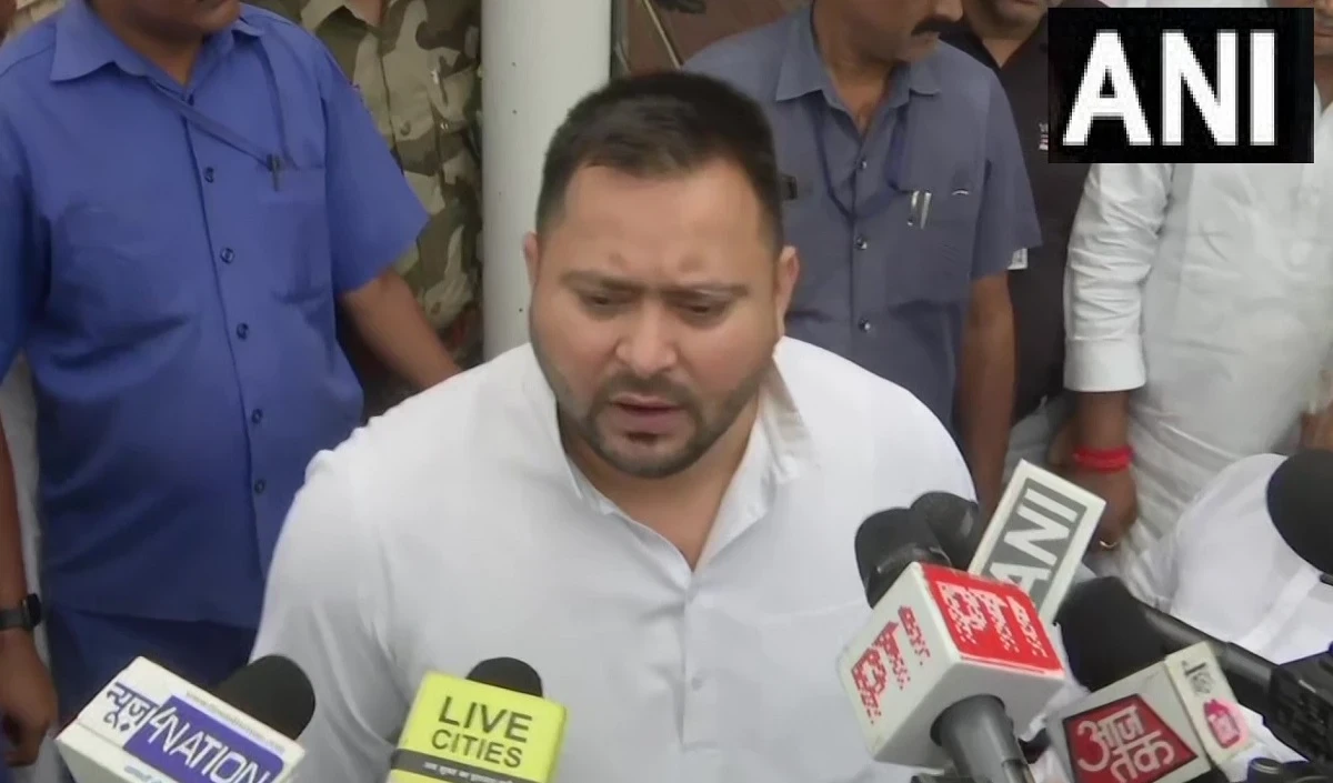 Tejashwi Yadav ने बिहार में एक और पुल ढहने का किया दावा, अधिकारी का अलग बयान