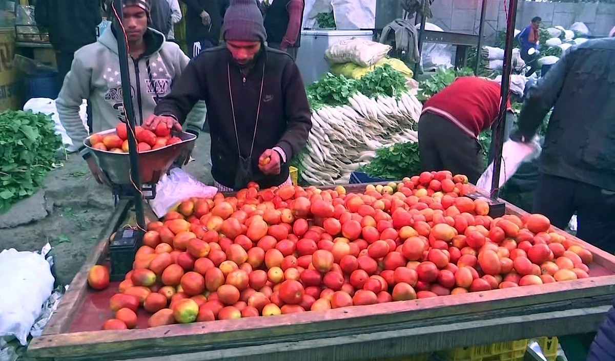 दिल्ली में सब्जियों की कम आपूर्ति, ऊंचे दामों से बिगड़ा रसोई का बजट