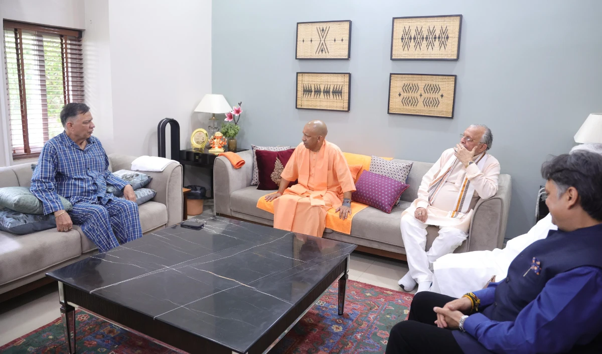 CM Yogi Adityanath ने घर पहुंच विधानसभा अध्यक्ष Satish Mahana का जाना हाल