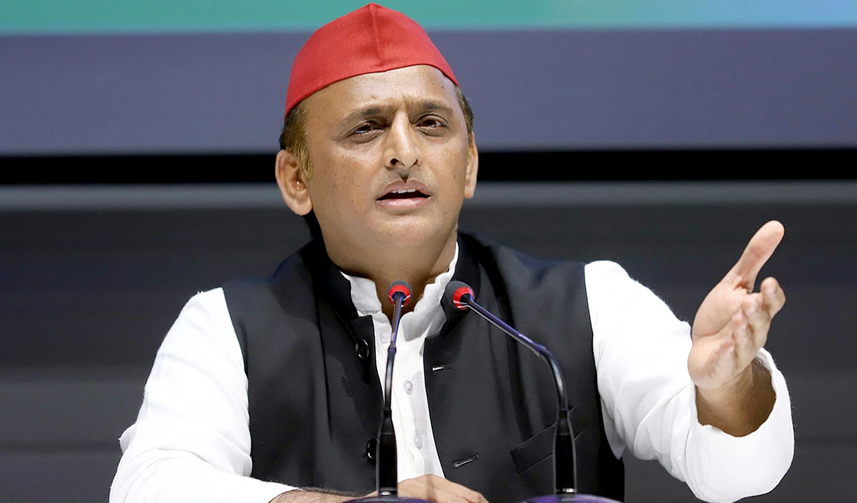 Akhilesh Yadav दलित वोट बैंक के चक्कर में आरक्षण पर खड़ा कर रहे हैं संशय