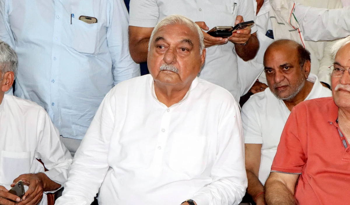 हरियाणा में चुनावों से पहले कांग्रेस में पड़ी फूट, Shailaja और Hooda खुद को बतौर सीएम कर रहे पेश