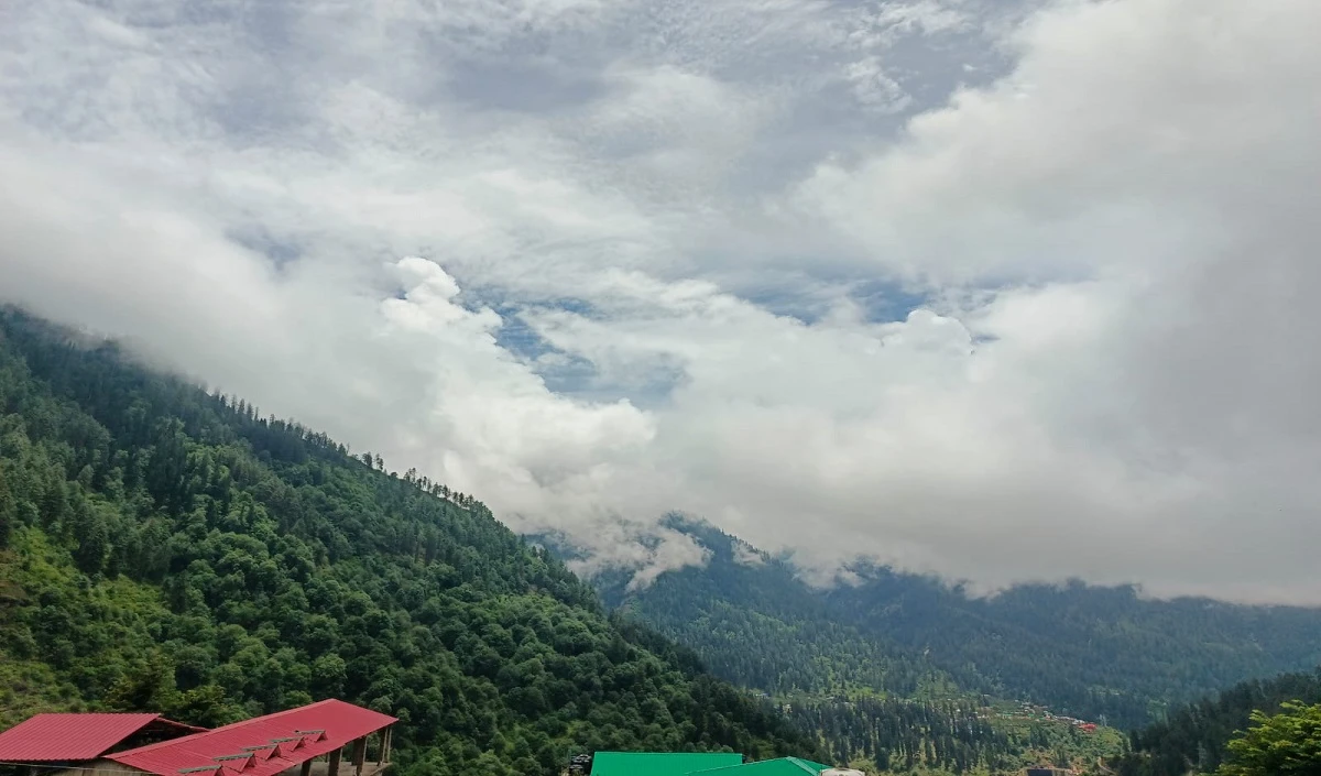 मेरठ से एकदम नजदीक है ये हिल स्टेशन, महज 2 घंटे का सफर करने के बाद जन्नत का मजा लें