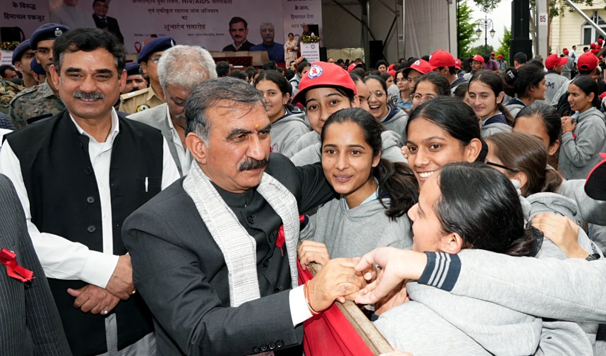 Himachal के मुख्यमंत्री ने स्कूली बच्चों को पौष्टिक भोजन उपलब्ध कराने की योजना शुरू की