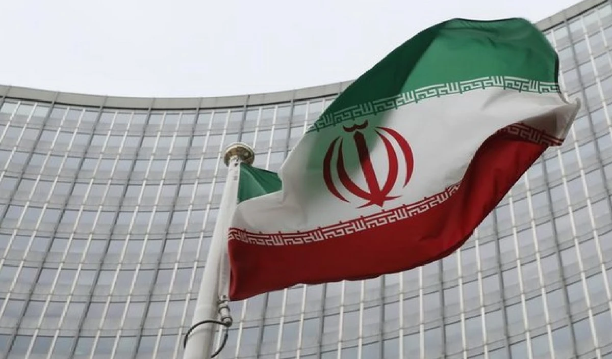 Iran Reaction on Ismail Haniyeh Death: हो गया युद्ध का ऐलान? ईरान की मुख्य मस्जिद पर फहराए गए लाल झंडे का क्या मतलब है