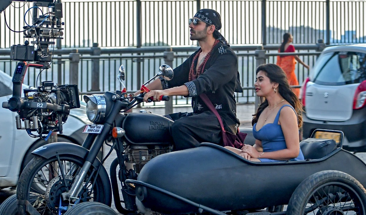 Bhool Bhulaiyaa 3 | Kartik Aaryan ने सेट से मजेदार BTS वीडियो शेयर किया, फिल्म की शूटिंग पूरी होने की घोषणा की | Watch Video