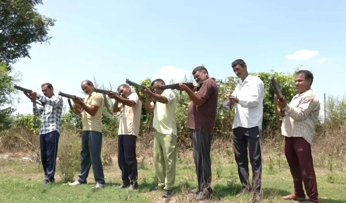 Jammu में Village Defence Guards अब सीधे आतंकवादियों को ठोक सकेंगे, SLR Guns चलाने का दिया जा रहा है प्रशिक्षण