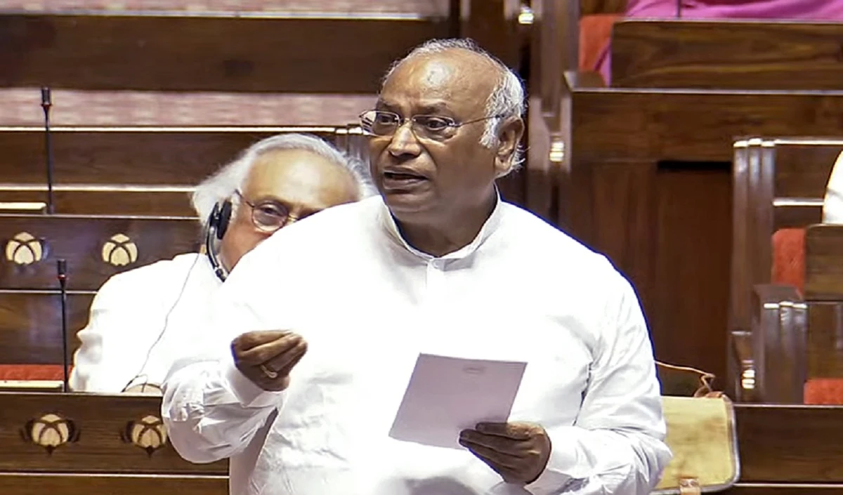 ‘ऐसे माहौल में जीना नहीं चाहता….’, सदन में अचानक भावुक हो गए मल्लिकार्जुन खड़गे, जानें पूरा मामला