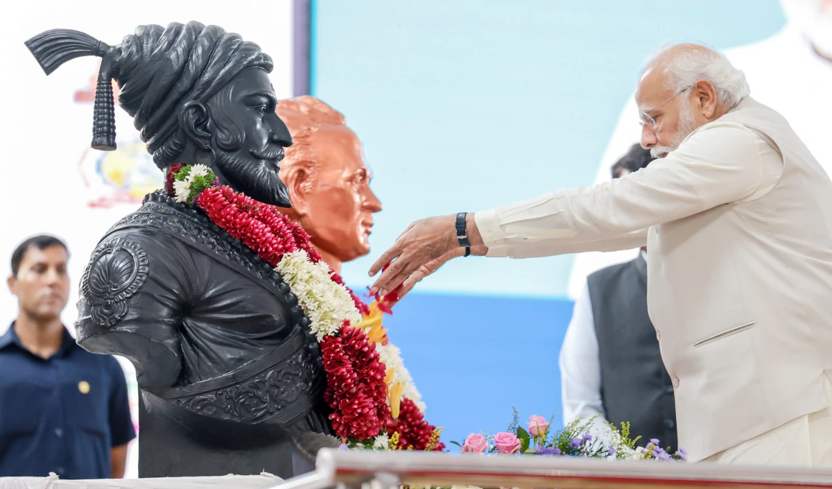 शिवाजी की प्रतिमा गिरने पर पीएम मोदी ने सिर झुकाकर मांगी माफी, बोले- हमारे लिए हमारे देवता से बड़ा कुछ नहीं