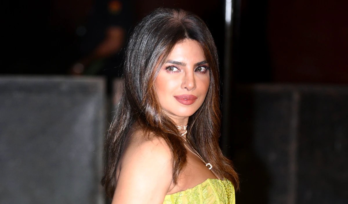 Video | भाई की शादी से Priyanka Chopra का लुक हुआ वायरल, क्यूट क्लिप में ऑरेंज कुर्ता सेट में अभिनेत्री ने बिखेरा जलवा