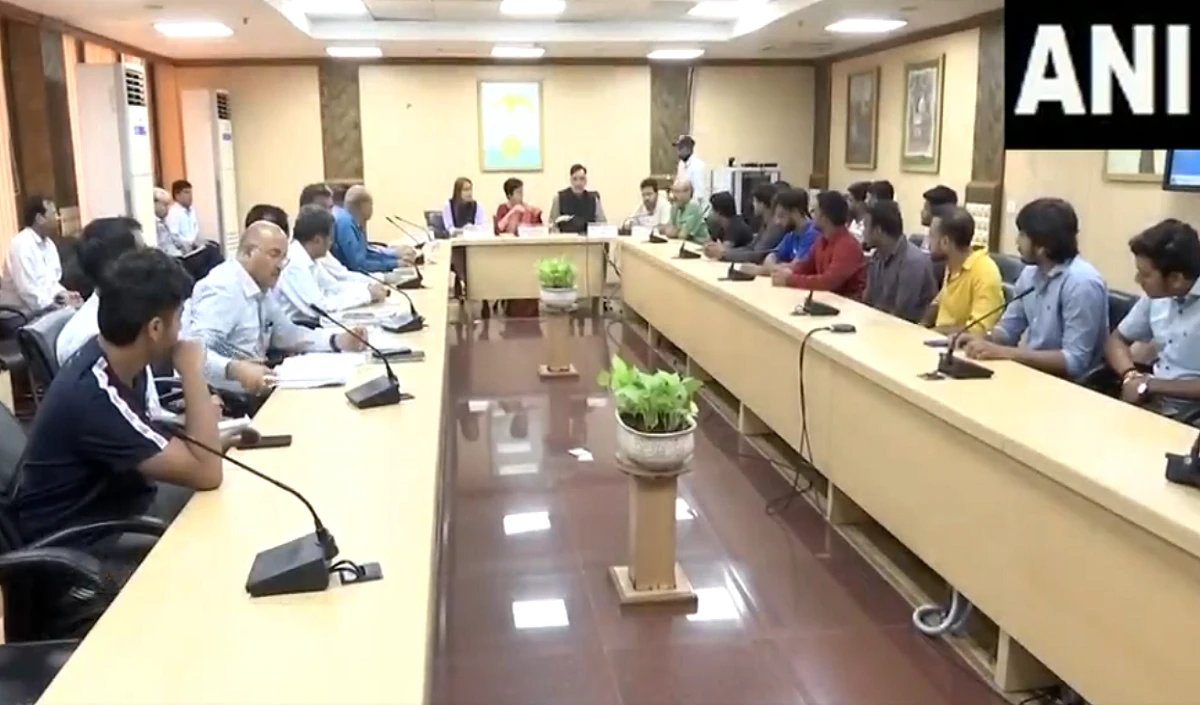Delhi coaching centre deaths: MCD अधिकारियों ने प्रदर्शनकारी छात्रों से मुलाकात की, दिल्ली सरकार के साथ भी बैठक