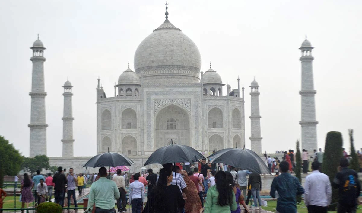 Tourist Places in Agra: ऐतिहासिक, सांस्कृतिक और स्थापत्य कला का अनूठा उदाहरण प्रस्तुत करते हैं आगरा के पर्यटन स्थल