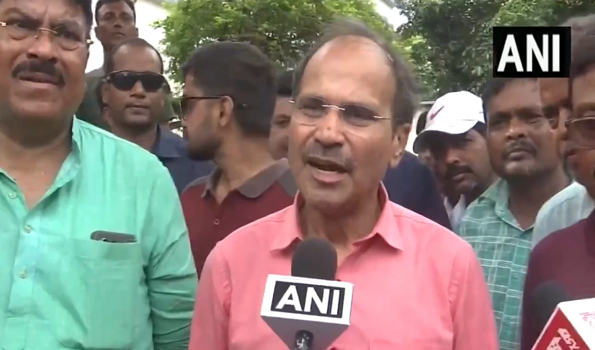 बाढ़ के कारण बंगाल में स्थिति गंभीर, अधीर रंजन बोले- CM जश्न मना रही हैं