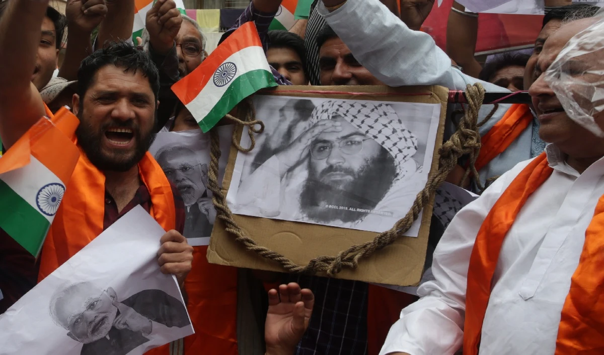 Masood Azhar फिर बना रहा है प्लेन हाईजैकिंग की प्लानिंग? IC 814 के 25 साल बाद जारी पोस्टर से खुफिया एजेंसी में हड़कंप
