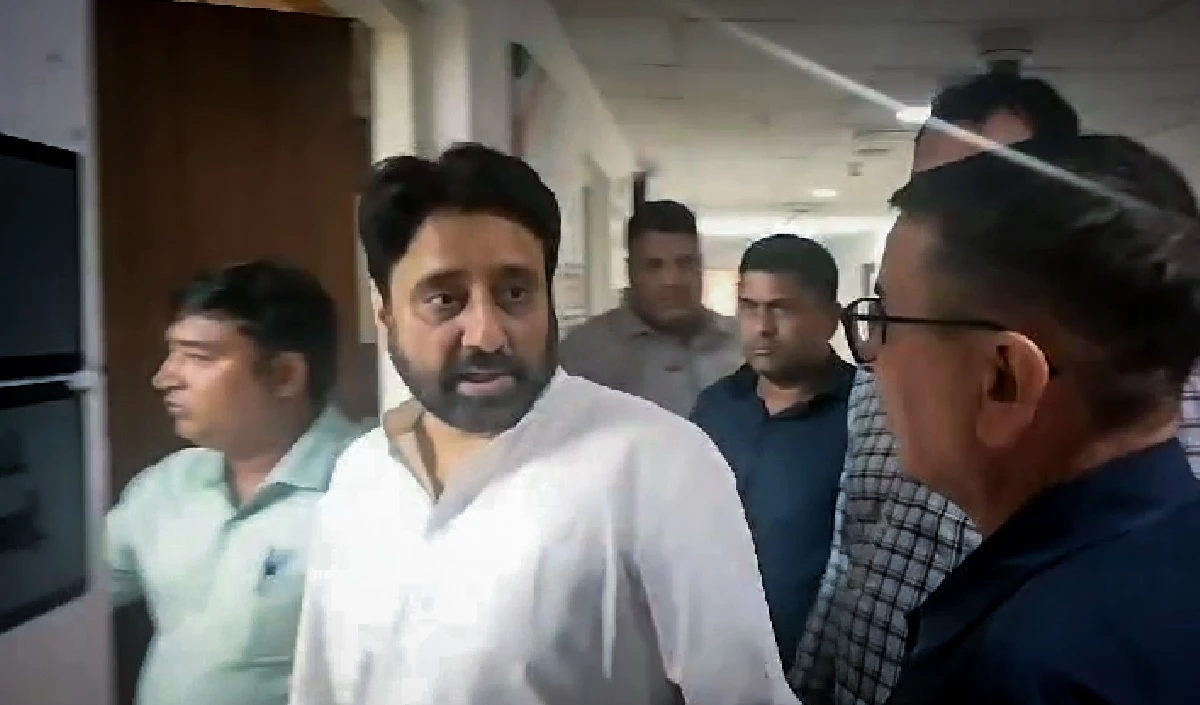 दिल्ली दंगा पीड़ितों के लिए फंड जुटाने के लिए अनधिकृत बैंक अकाउंट खोला, फिर…ED ने अपनी चार्जशीट में AAP नेता को लेकर किए खुलासे