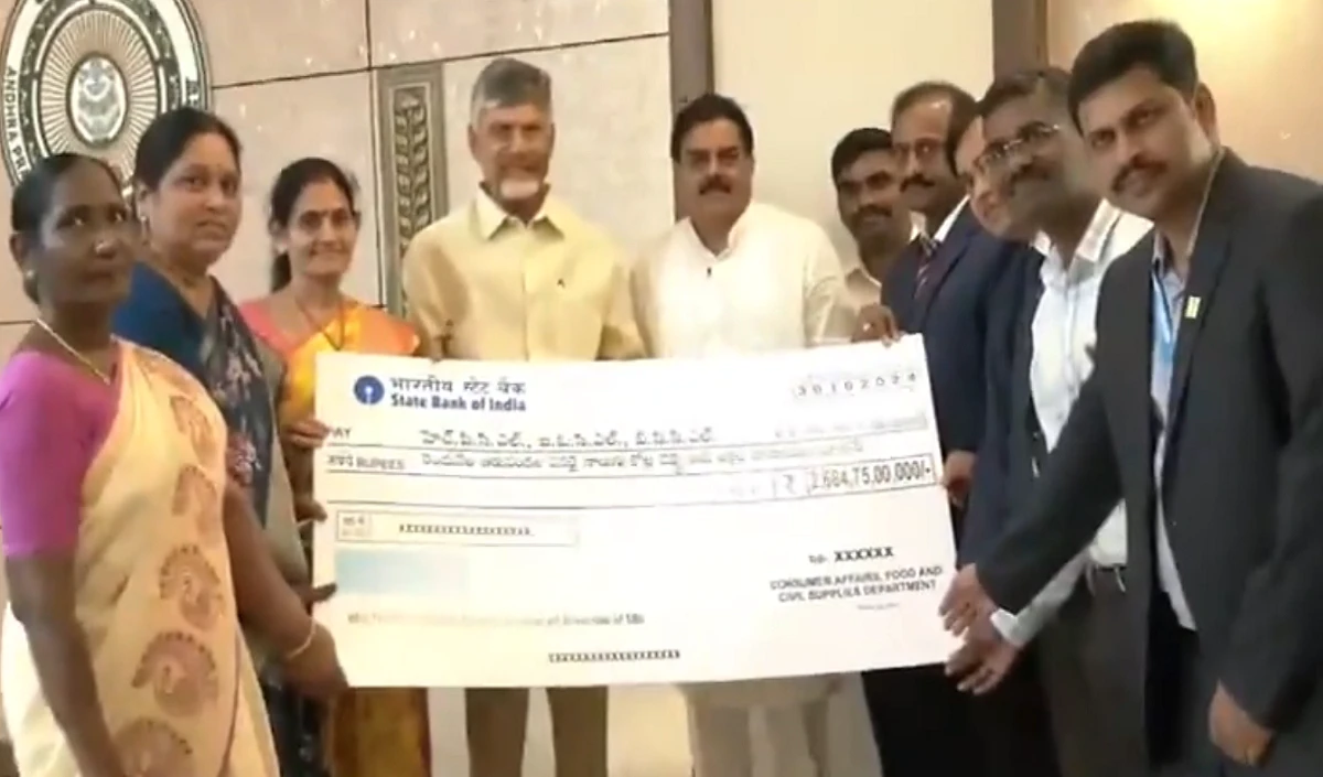 Andhra Pradesh: दिवाली पर चंद्रबाबू नायडू ने महिलाओं को दिया बड़ा तोहफा, अब साल में मुफ़्त में मिलेंगे तीन गैस सिलेंडर