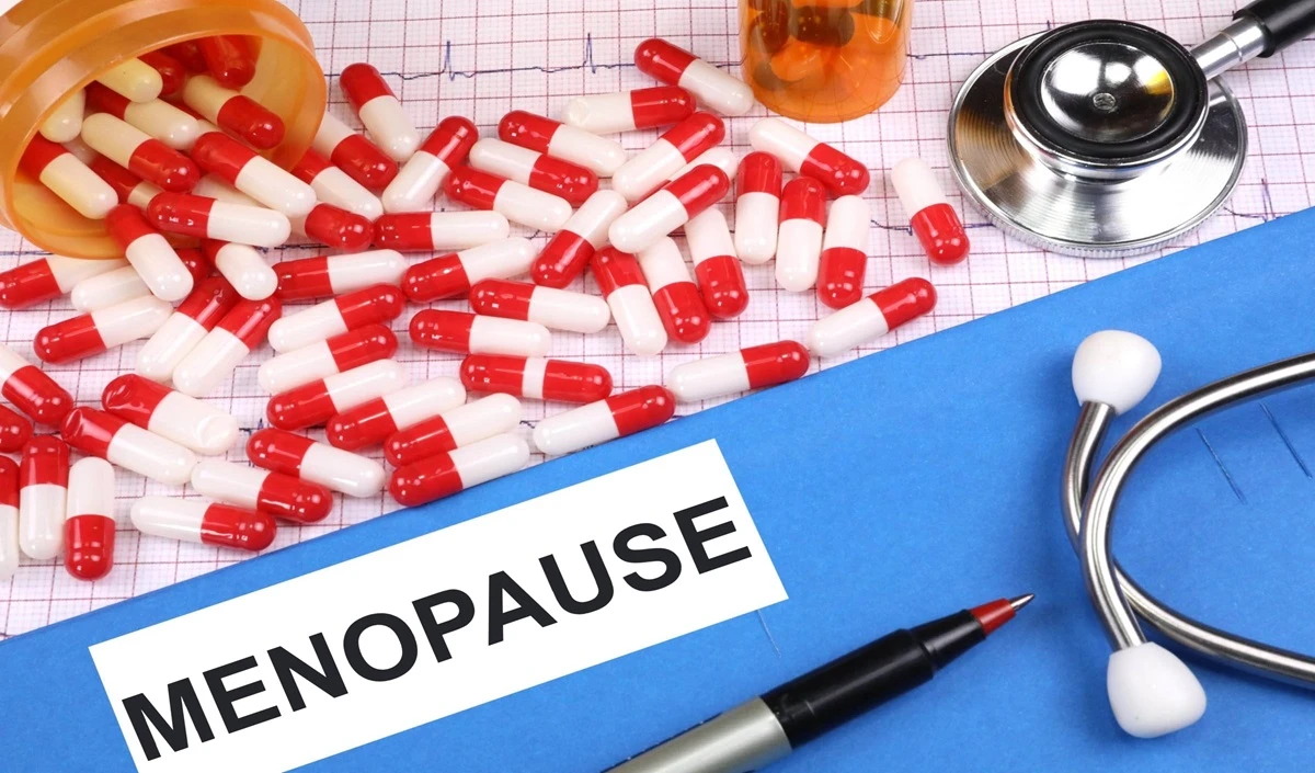 Menopause Symptoms: कितने समय तक रहते हैं मेनोपॉज के लक्षण, जानिए कैसे रखें खुद का ख्याल