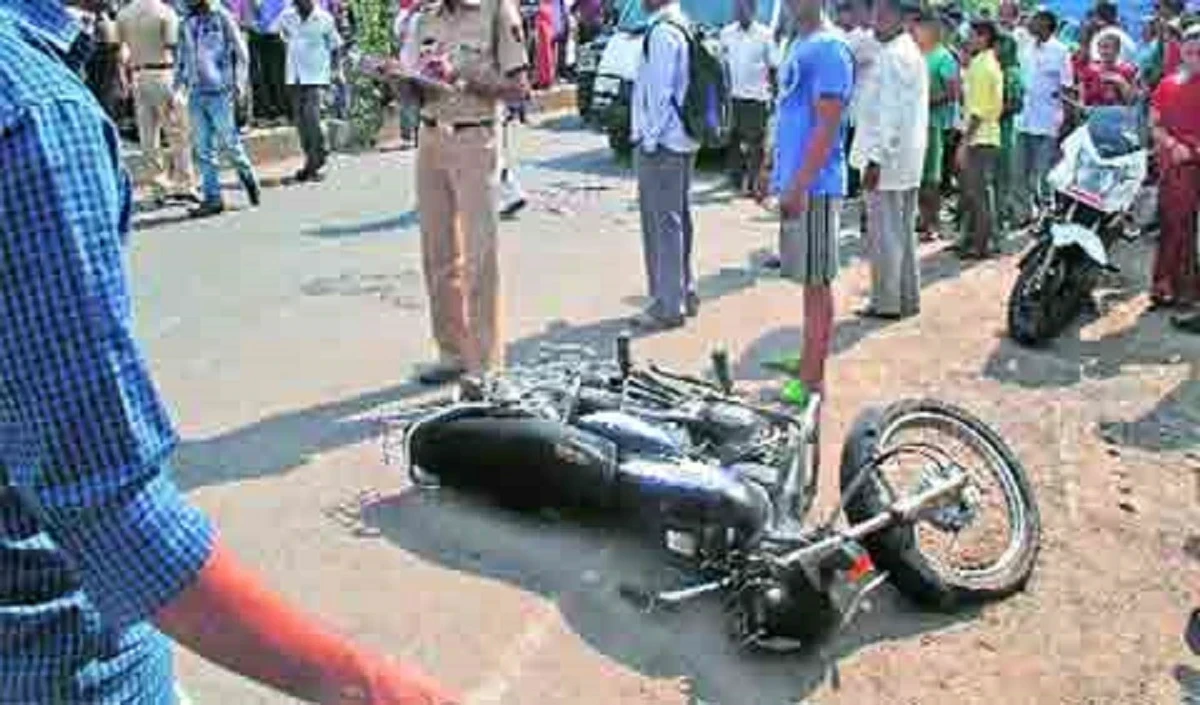 सड़क हादसे में एक मोटरसाइकिल सवार युवक की मौत