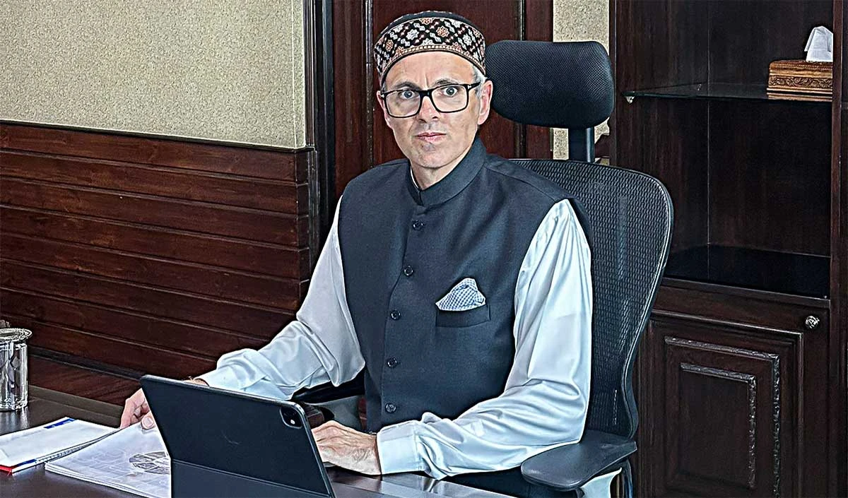 CM Abdullah ने अपने मंत्रियों को बांटे विभाग, Omar Cabinet के पहले प्रस्ताव पर ही राजनीतिक विवाद हो गया शुरू
