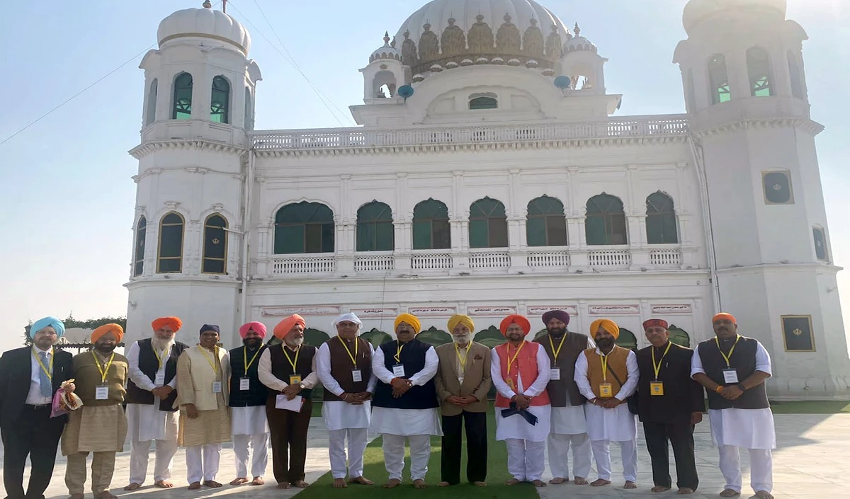 रुपये के बजाय अमेरिकी डॉलर लेकर आएं, पाकिस्तान की पंजाब सरकार का भारतीय सीखों को सलाह