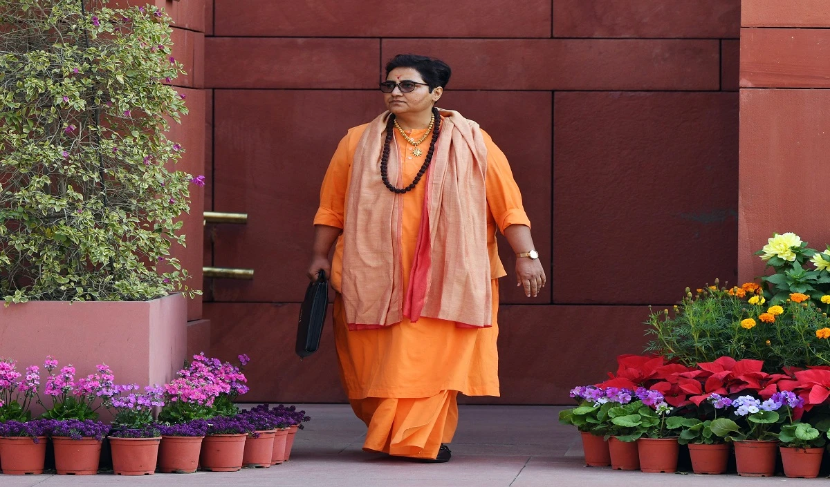 Malegaon blast में हो सकता है SIMI का हाथ, प्रज्ञा ठाकुर के वकील ने ट्रायल कोर्ट में दी दलील