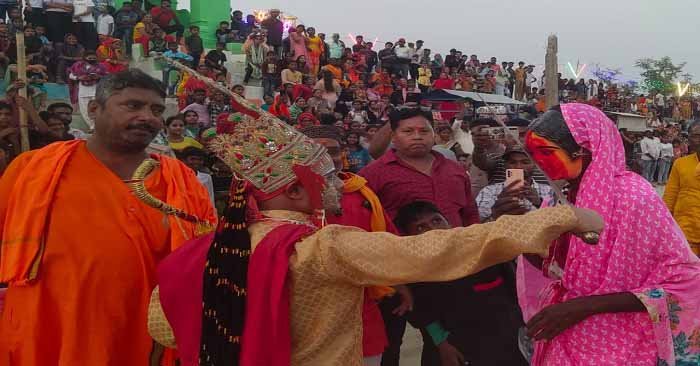 रसड़ा की ऐतिहासिक रामलीला में सूर्पणखा प्रसंग का मंचन, हजारों श्रद्धालु जुटे