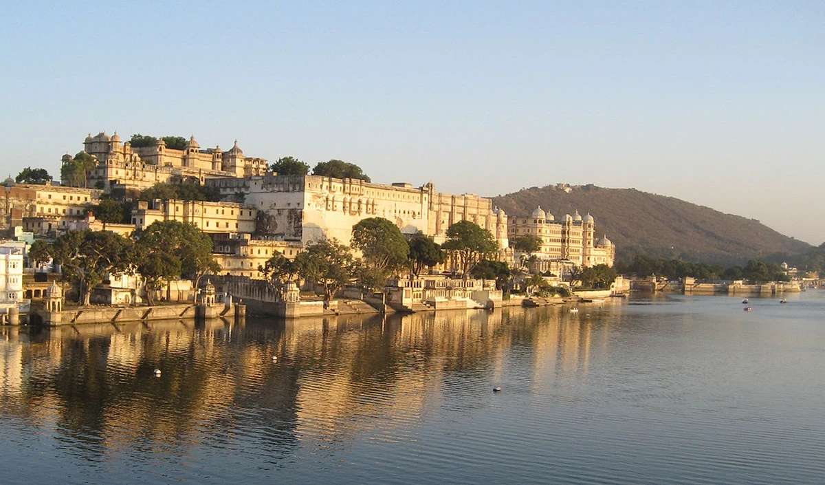 Travel With Partner: गर्लफ्रेंड के साथ एक्सप्लोर करें भारत का सबसे रोमांटिक शहर, मजबूत होगा आपका रिश्ता