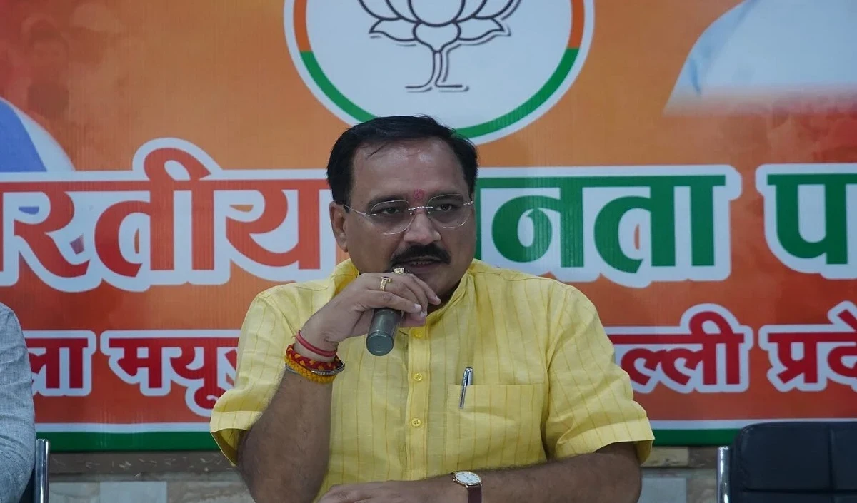 आज दिल्ली की सड़के बिहार में लालू यादव के जमाने की सड़कों की याद दिला रही हैं: वीरेन्द्र सचदेवा