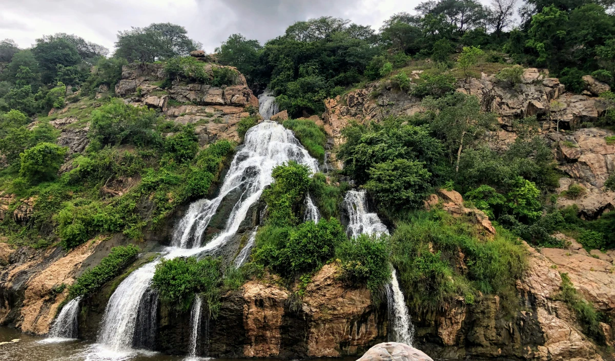 स्वर्ग से भी सुंदर हैं ये भारत के 5 वाटरफॉल, बनाएं घूमने का प्लान