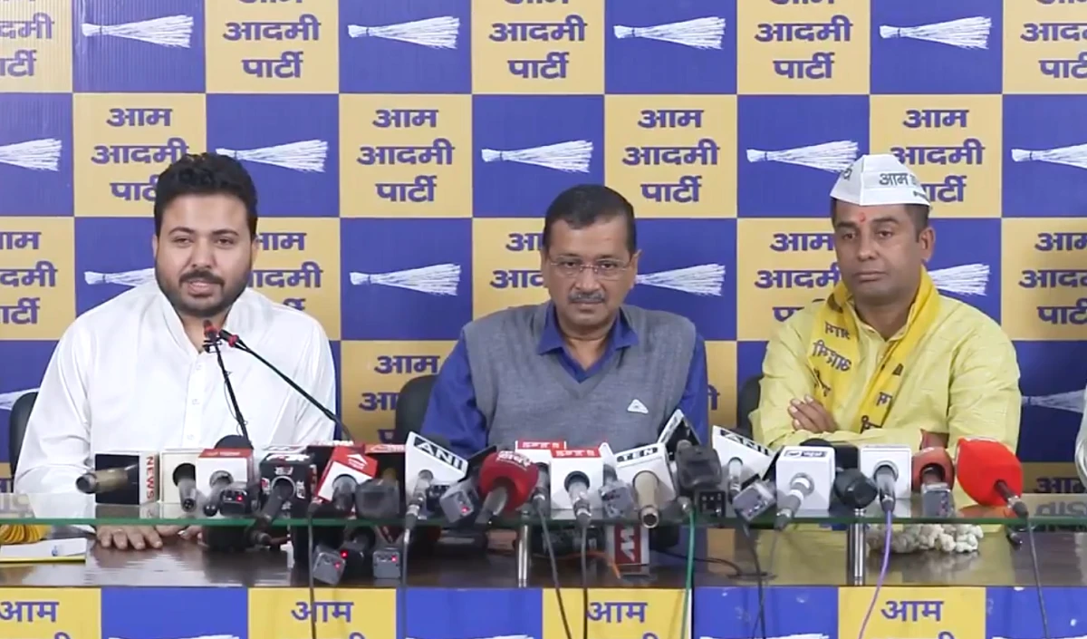 AAP में शामिल हुए Anil Jha, कैलाश गहलोत के इस्तीफे के सवाल को Arvind Kejriwal ने मुस्कुराकर टाला