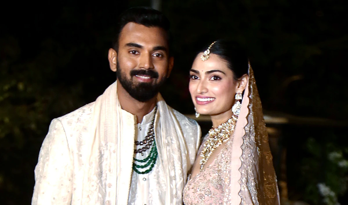 Bollywood Wrap Up | Athiya Shetty हुईं प्रेग्नेंट, क्रिकेटर KL Rahul संग शेयर की खुशखबरी